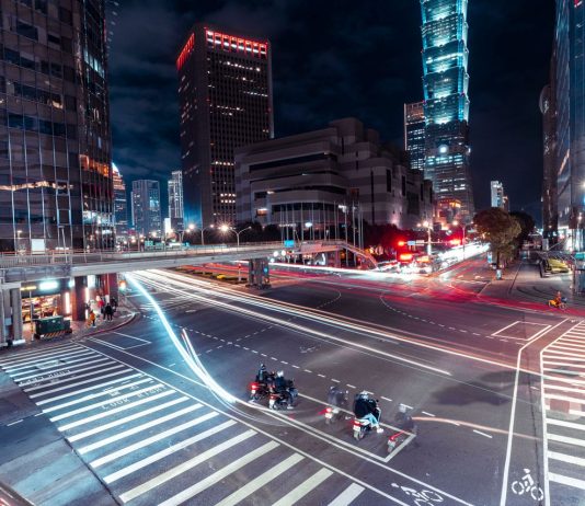 Smart mobility: gli italiani usano il digitale solo per muoversi in auto Smart mobility - traffico - pexels