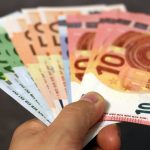 Perché l’87% delle aziende italiane paga il riscatto? paga il riscatto - pagare - soldi - contanti pexels