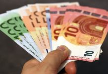 Perché l’87% delle aziende italiane paga il riscatto? paga il riscatto - pagare - soldi - contanti pexels