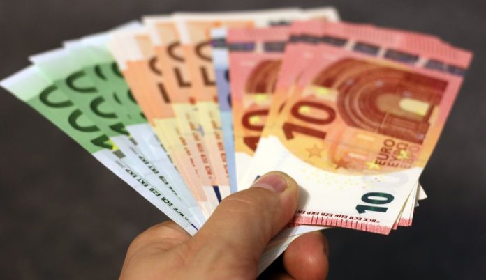 paga il riscatto - pagare - soldi - contanti pexels paga il riscatto - pagare - soldi - contanti pexels