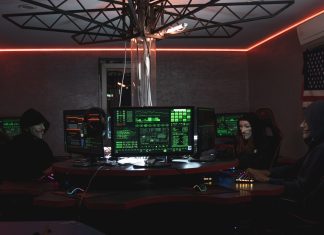 Cybersecurity: 2,5 miliardi di dati esposti sul dark web dark web hacker pexels