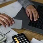 Truffa del bonifico non autorizzato: cos’è e come evitare il malware BRATA bonifico non autorizzato pagamenti online pexels