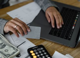 Truffa del bonifico non autorizzato: cos’è e come evitare il malware BRATA bonifico non autorizzato pagamenti online pexels