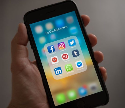 Il mobile advertising deve smettere di ragionare per device mobile advertising social networks pexels