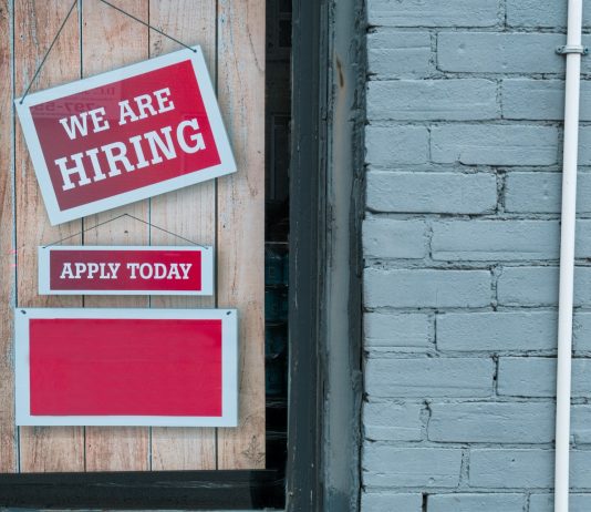 Recruiting 2026: il 70% delle aziende non trova talenti Recruiting offerte di lavoro unsplash
