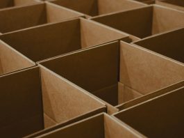 Automazione e IoT nei processi di packaging industriale Automazione e IoT pacchi unsplash