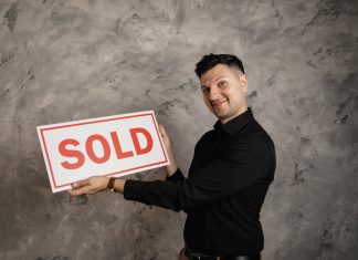 AI nelle vendite: perché il 45% dei manager non vede ancora i risultati attesi AI nelle vendite - e-commerce - shopping online pexels
