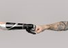 IA e controllo umano, i manager vogliono l’”human in the loop” più dei vertici human in the loop uomo robot - pexels