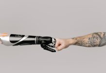 human in the loop uomo robot - pexels