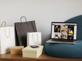 Shopping online: solo 1 su 4 si fida dei consigli dell’AI Shopping online ecommerce e-commerce pexels