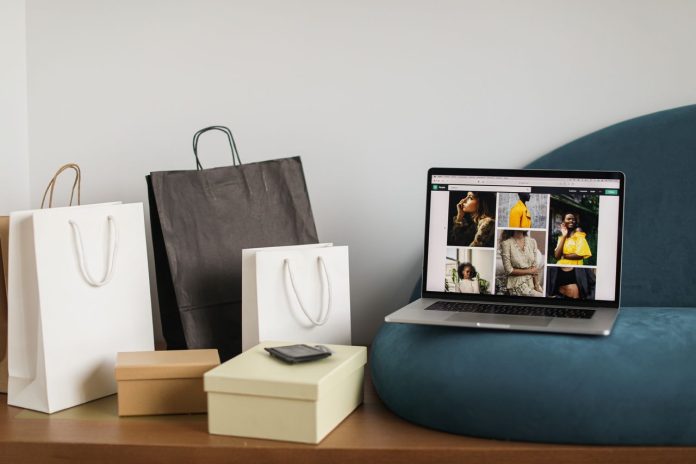 Shopping online ecommerce e-commerce pexels Shopping online ecommerce e-commerce pexels