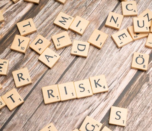 Quali sono i rischi AI per le aziende? rischi rischio pexels
