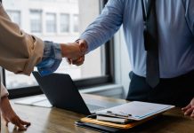 assunzioni stretta di mano talenti pexels
